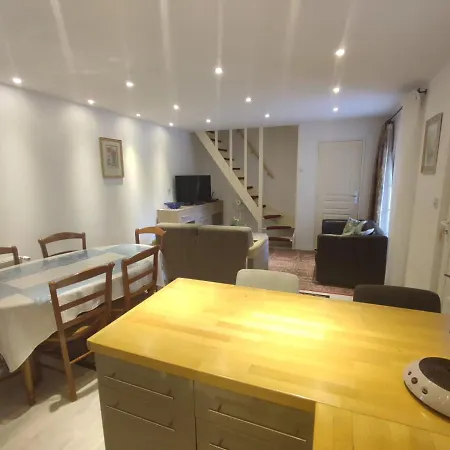 Lescarboura Apartment